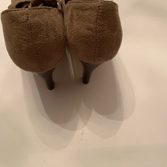 Madden Girl Shoes size 8 1/2. Brown - Picture 4 of 6